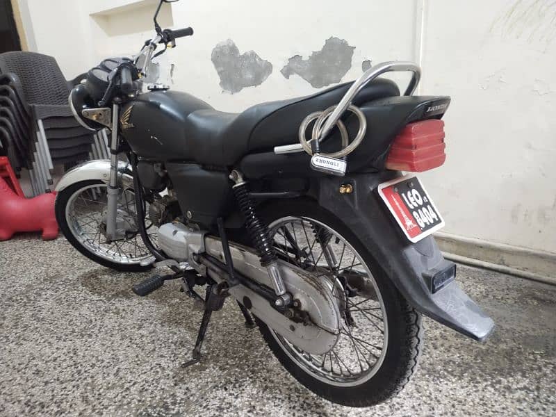 Honda CD 100 Black Color 4