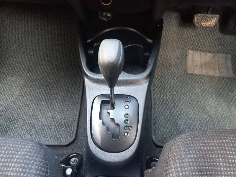 Toyota Vitz 2015 11