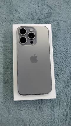 iPhone 15 pro natural titanium 10/10 with box