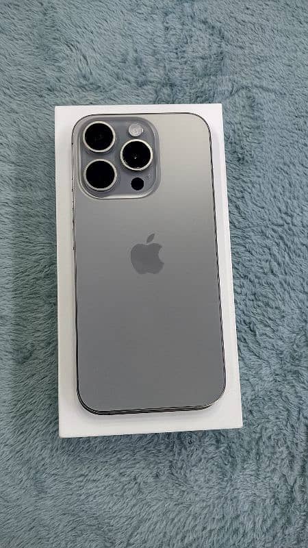 iPhone 15 pro natural titanium 10/10 with box 0