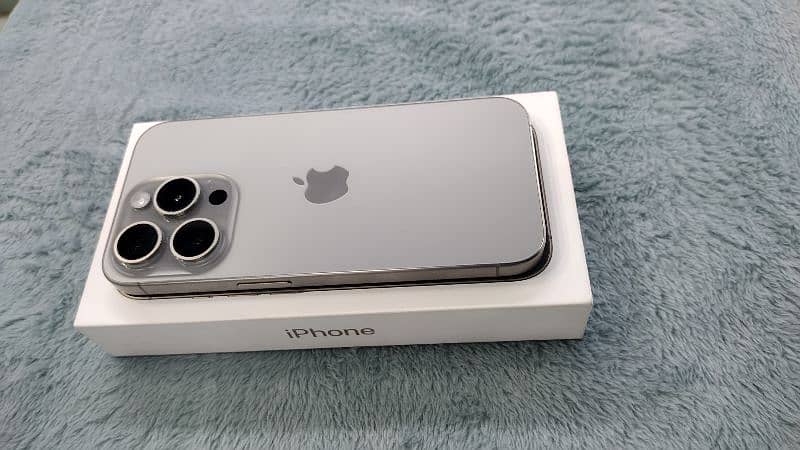 iPhone 15 pro natural titanium 10/10 with box 1