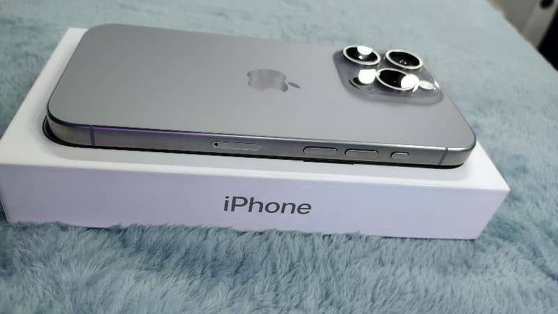 iPhone 15 pro natural titanium 10/10 with box 3