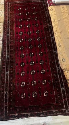 carpet in good condition qalin