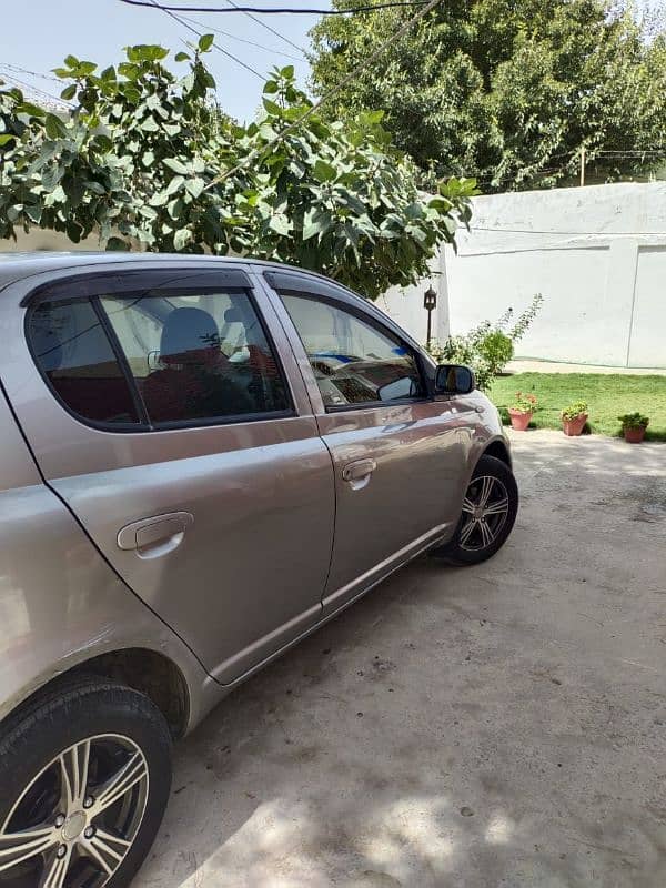 Toyota Vitz 2001 2