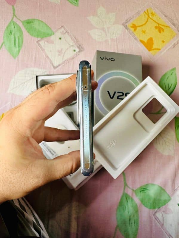 VIVO V29 BRAND NEW COMPLETE BOX 3