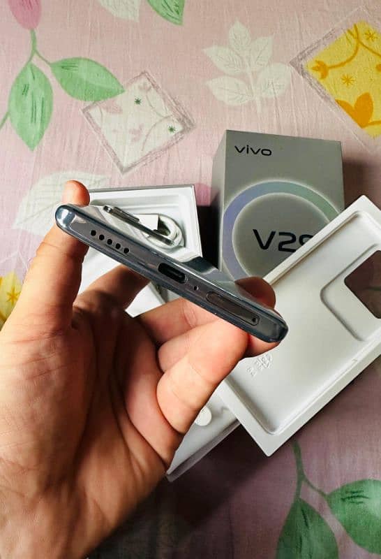 VIVO V29 BRAND NEW COMPLETE BOX 4