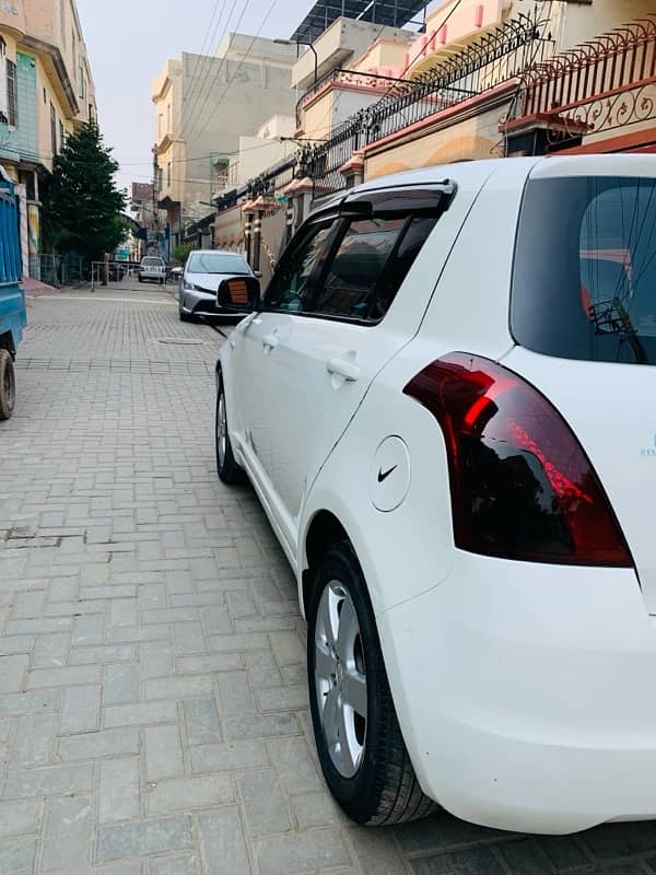 Suzuki Swift 2019 Dlx 4