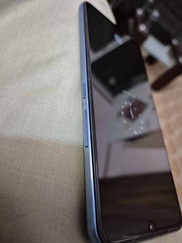 Vivo V23E Complete With Box 8/128 6