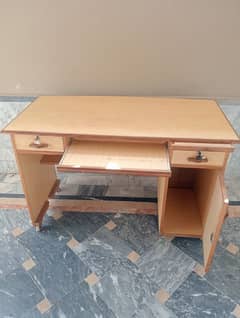 Computer Table 0