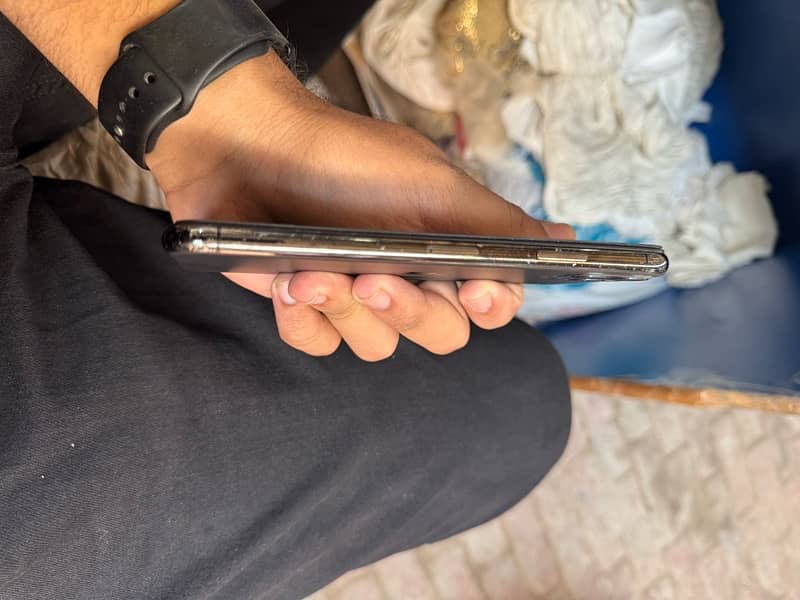 iPhone 11 Pro Max factory unlock  512gb 5