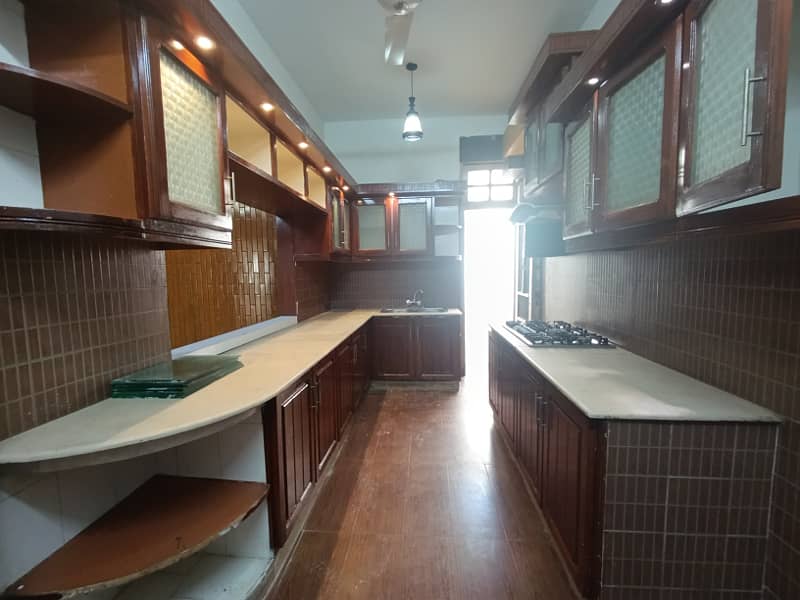 1 KANAL UPPER PORTION IS AVAILABLE FOR RENT IN I-8 ISLAMABAD 4