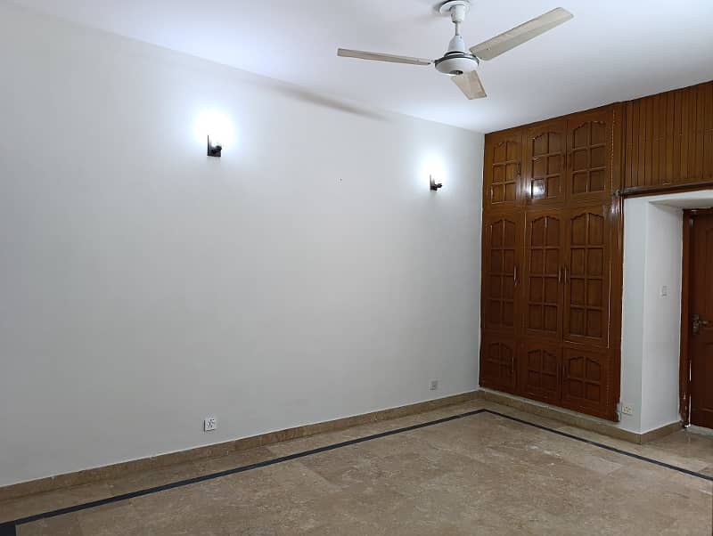 1 KANAL UPPER PORTION IS AVAILABLE FOR RENT IN I-8 ISLAMABAD 5