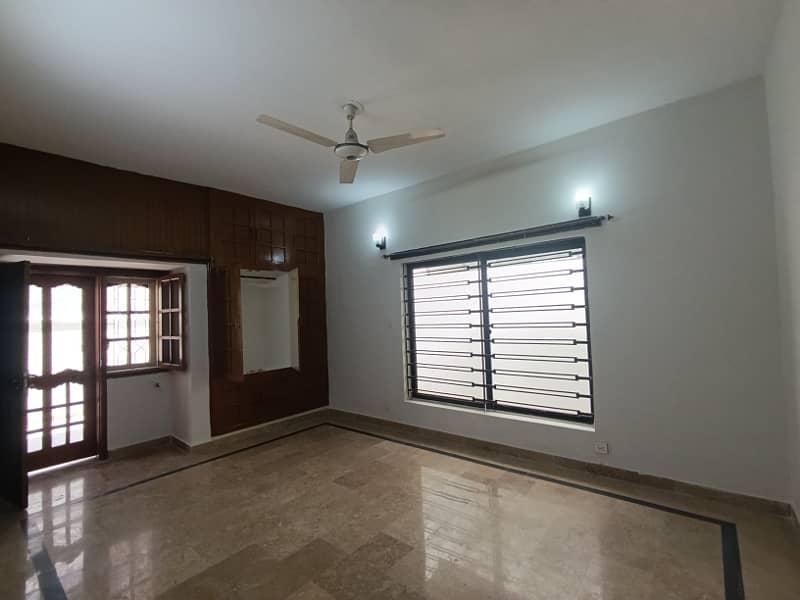 1 KANAL UPPER PORTION IS AVAILABLE FOR RENT IN I-8 ISLAMABAD 9