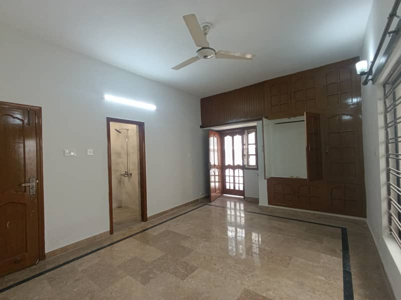 1 KANAL UPPER PORTION IS AVAILABLE FOR RENT IN I-8 ISLAMABAD 10