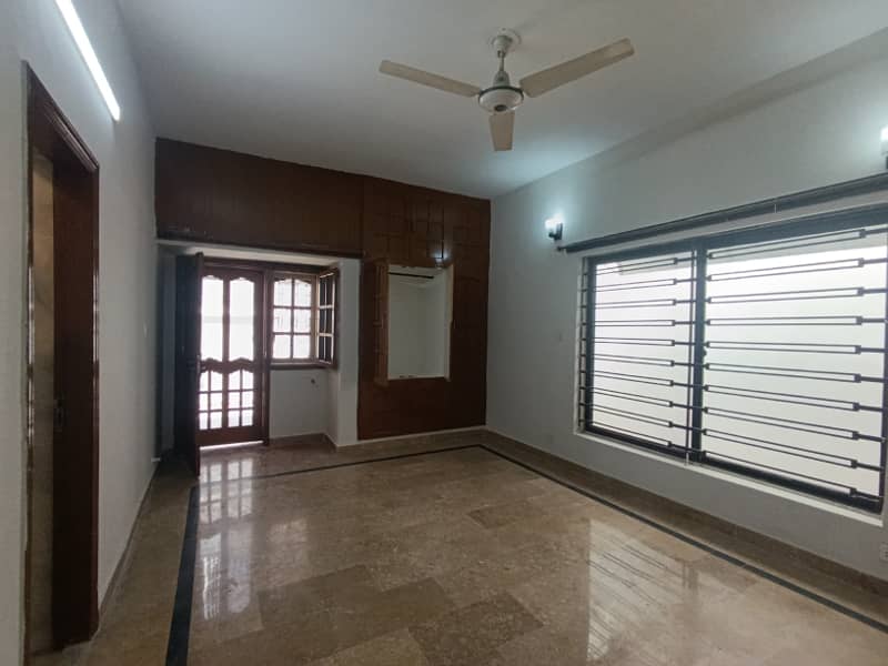 1 KANAL UPPER PORTION IS AVAILABLE FOR RENT IN I-8 ISLAMABAD 11