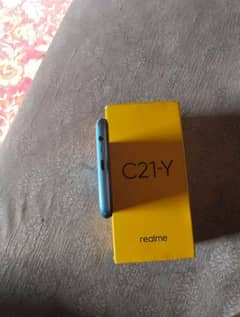 realme C21