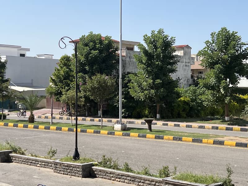 10 MARLA MAIN MARKAZ COMMERCIAL PLOT FOR SALE F-17 ISLAMABAD 47