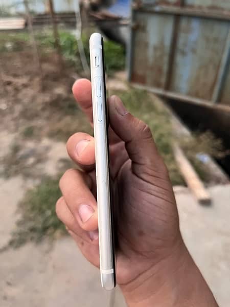 iPhone SE 2020 Non PTA water pik 64 GB 6