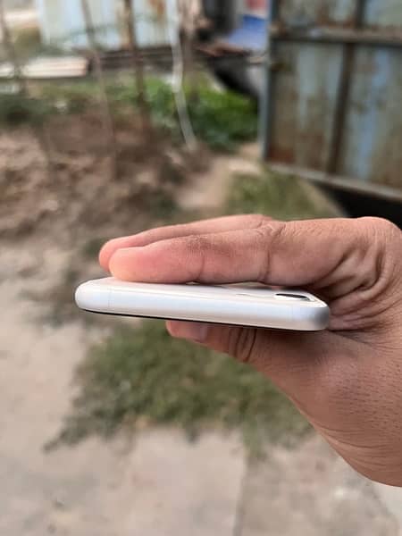 iPhone SE 2020 Non PTA water pik 64 GB 7