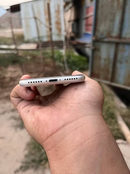 iPhone SE 2020 Non PTA water pik 64 GB 8