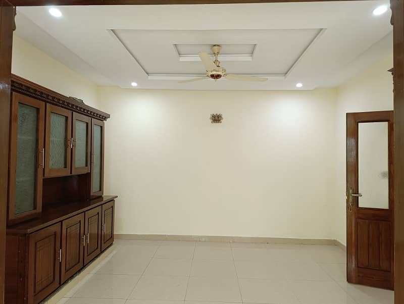 NEW UPPER PORTION IS AVAILABLE FOR RENT IN I-8 ISLAMABAD. 2