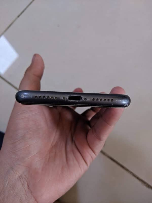 Iphone 11 64 gb total genuine non pta 5