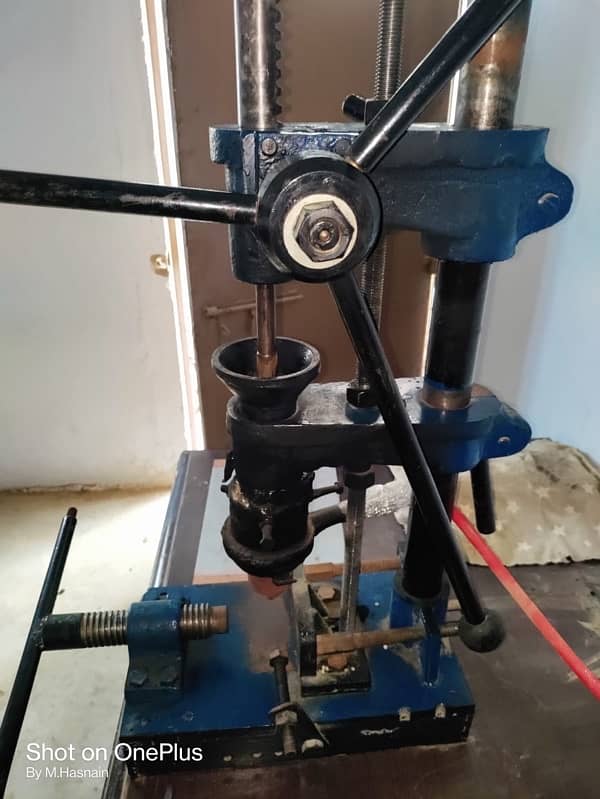 moulding machine die and gas cylinder 7