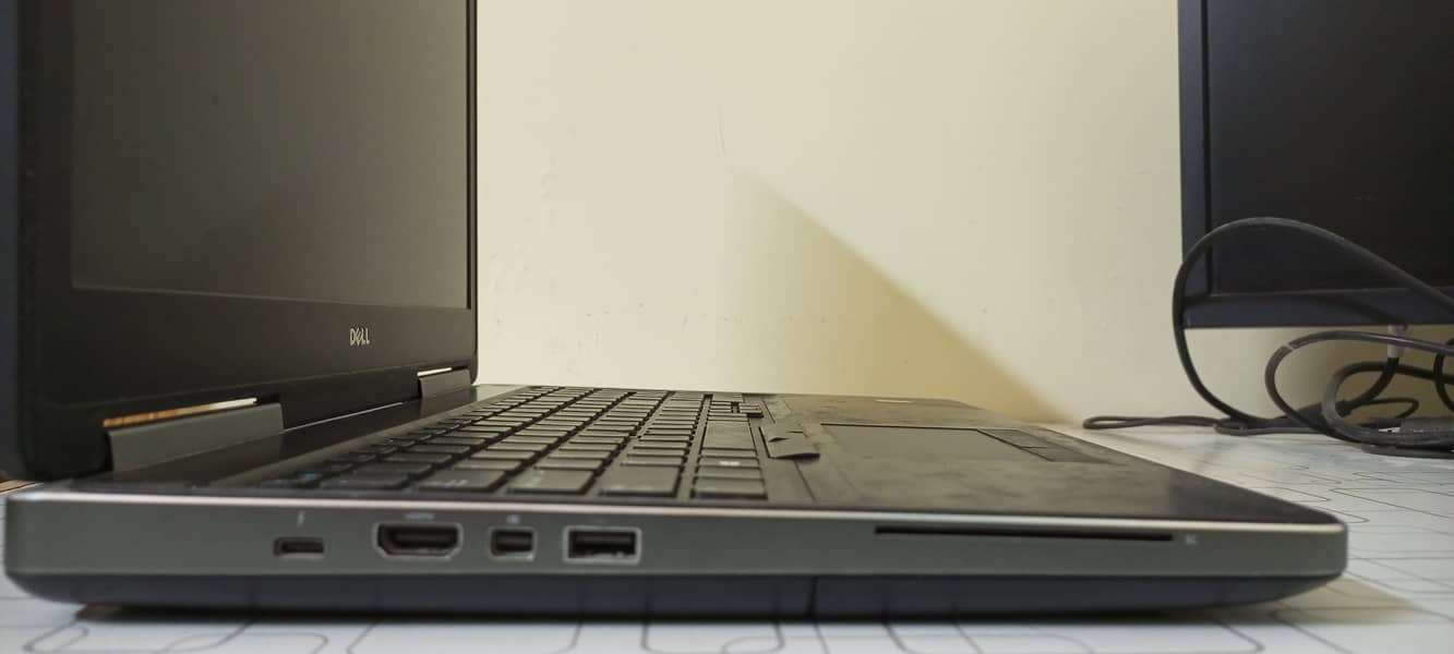 DELL CORE I7- 6TH GENERATION LAPTOP 4