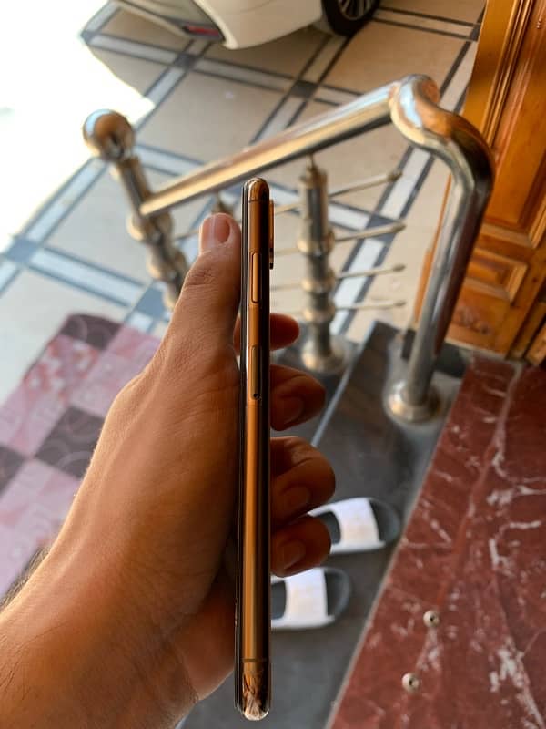 Iphone xsmax 256gb Golden colour Non PTA 2