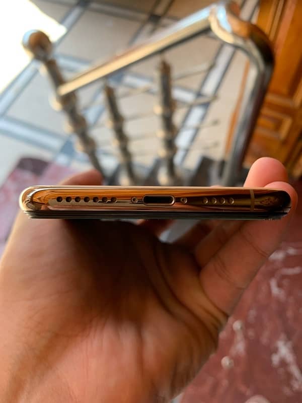 Iphone xsmax 256gb Golden colour Non PTA 3