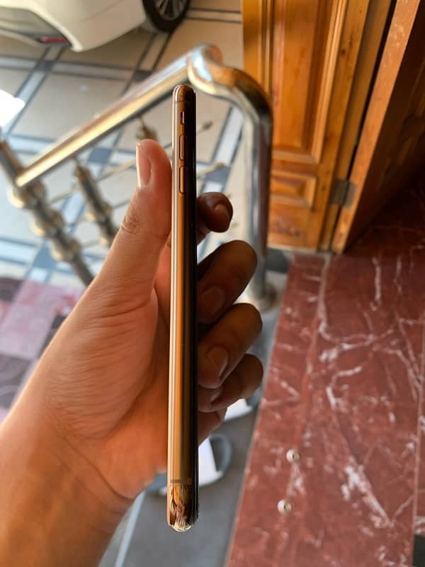 Iphone xsmax 256gb Golden colour Non PTA 5