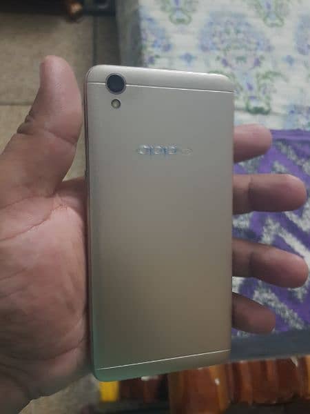 Oppo F1 Golden 4