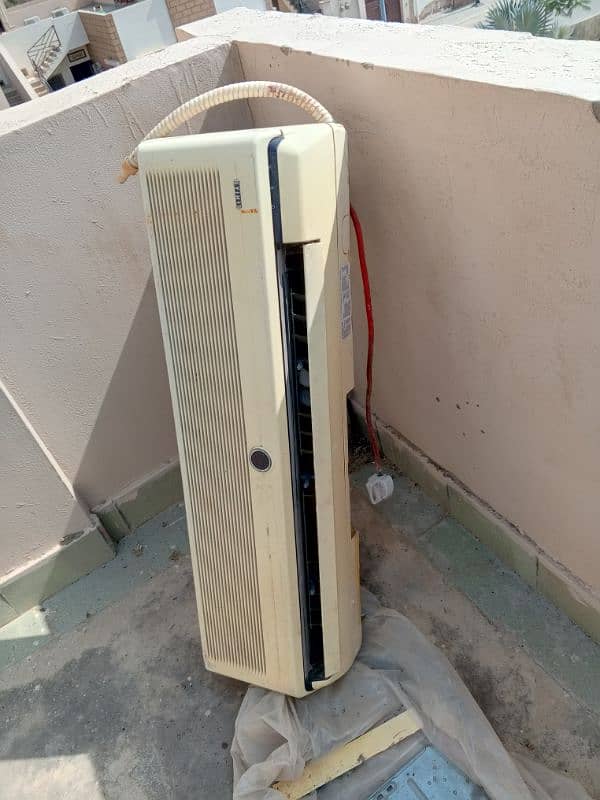 1.5 Ton AC non Inverter in Running condition. 4