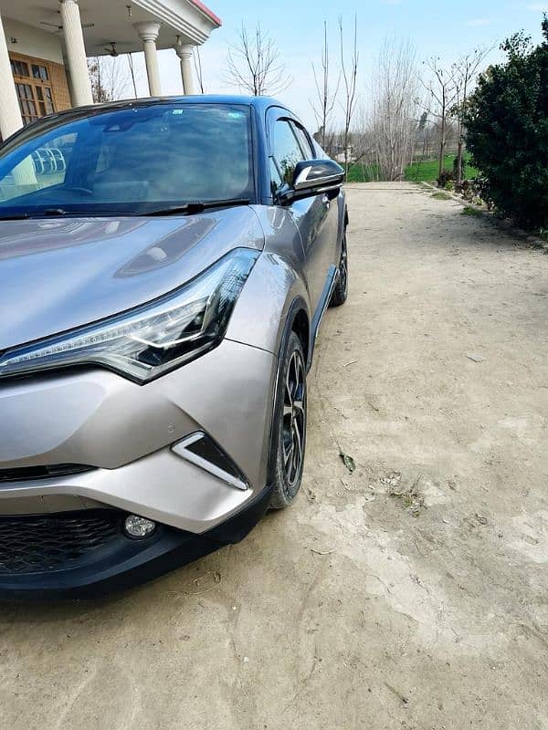 Toyota C-HR 2017 1