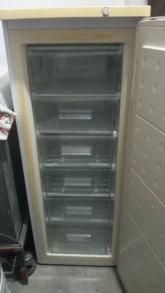 urgent sell freezer saudia ka 1