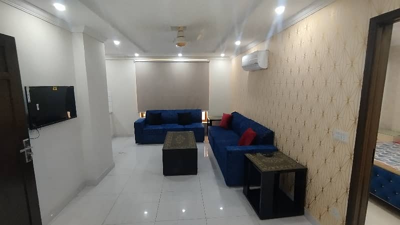 2 BEDROOMS FULLY LUXURY FURNISH IDEAL LOCATION EXCELLENT FLAT FOR RENT IN BAHRIA TOWN LAHORE 7