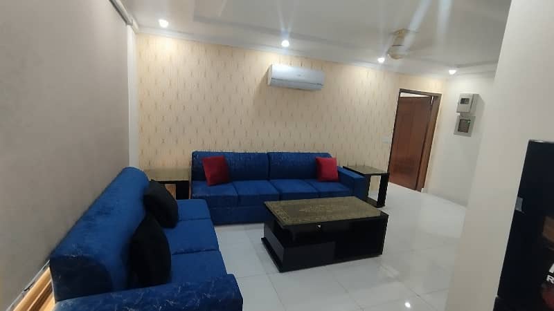 2 BEDROOMS FULLY LUXURY FURNISH IDEAL LOCATION EXCELLENT FLAT FOR RENT IN BAHRIA TOWN LAHORE 8