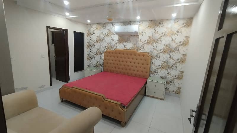 2 BEDROOMS FULLY LUXURY FURNISH IDEAL LOCATION EXCELLENT FLAT FOR RENT IN BAHRIA TOWN LAHORE 12