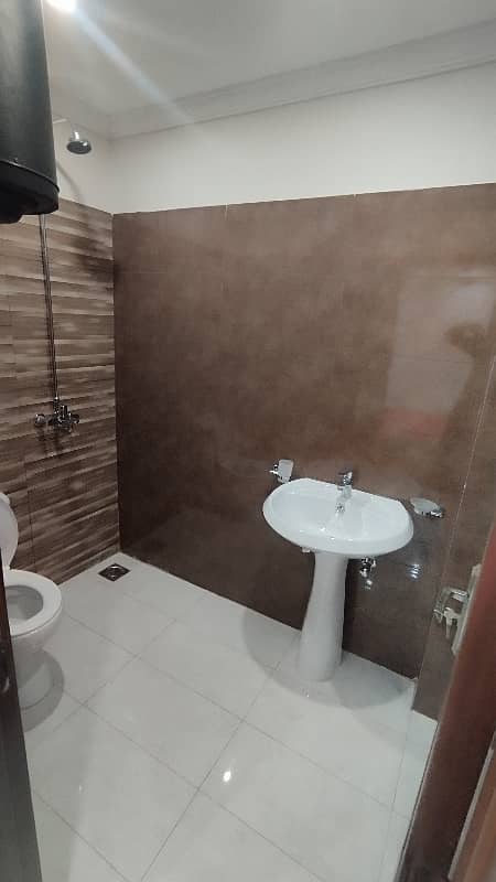 2 BEDROOMS FULLY LUXURY FURNISH IDEAL LOCATION EXCELLENT FLAT FOR RENT IN BAHRIA TOWN LAHORE 16