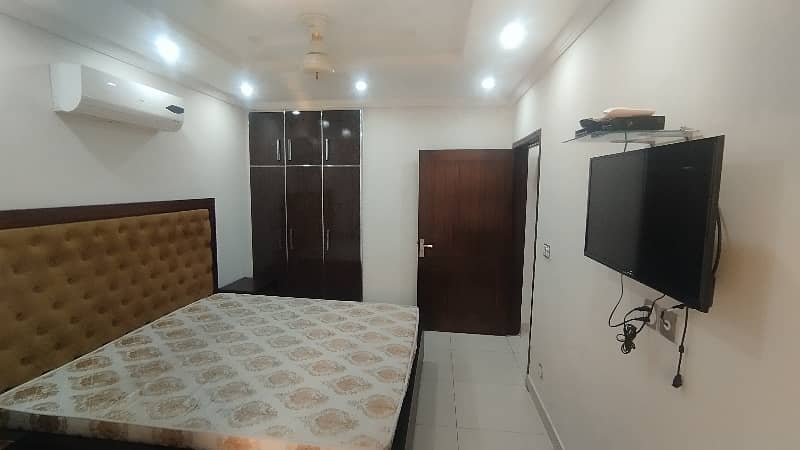 2 BEDROOMS FULLY LUXURY FURNISH IDEAL LOCATION EXCELLENT FLAT FOR RENT IN BAHRIA TOWN LAHORE 8