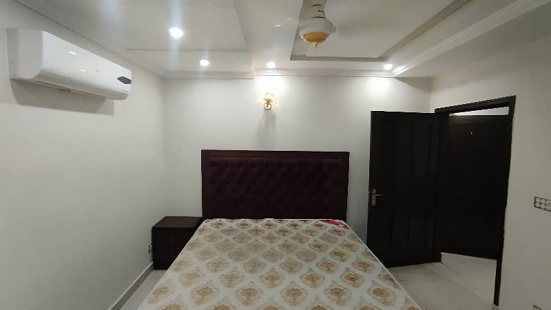 2 BEDROOMS FULLY LUXURY FURNISH IDEAL LOCATION EXCELLENT FLAT FOR RENT IN BAHRIA TOWN LAHORE 10