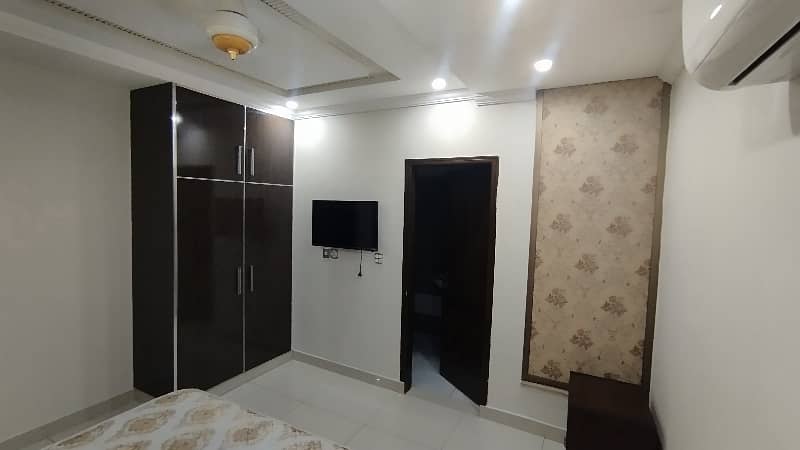 2 BEDROOMS FULLY LUXURY FURNISH IDEAL LOCATION EXCELLENT FLAT FOR RENT IN BAHRIA TOWN LAHORE 13