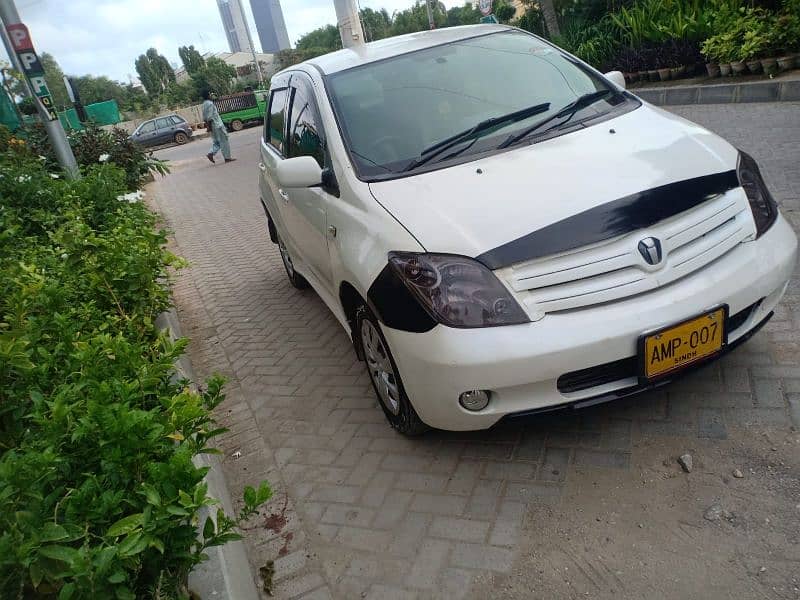 Toyota ist 2004 7