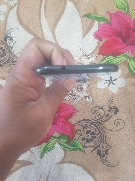 I am selling samsung A11 mobile. 03289203346 5