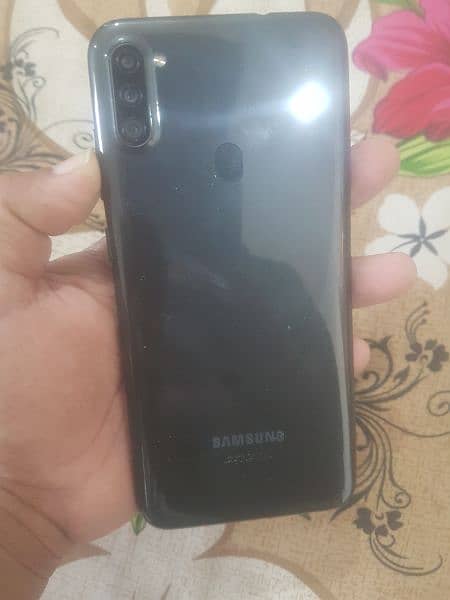 I am selling samsung A11 mobile. 03289203346 7