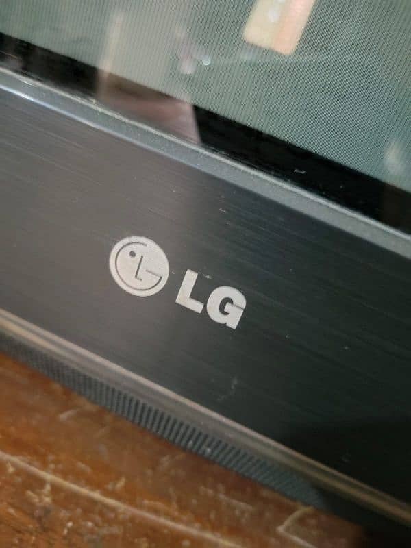 LG TV & DIVIDER 1