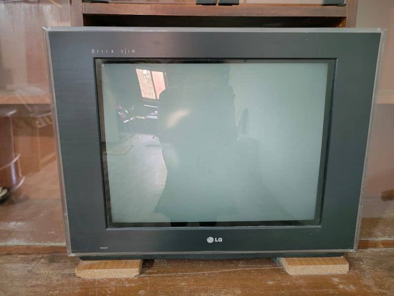 LG TV & DIVIDER 2