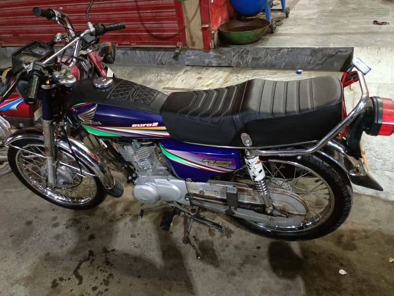 I am selling Honda 125 model 2014 total original 1