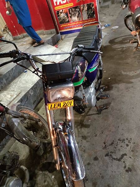 I am selling Honda 125 model 2014 total original 3