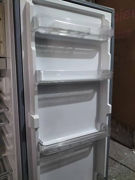 Mimi fridge Dawlance like new . only what app  msg 3